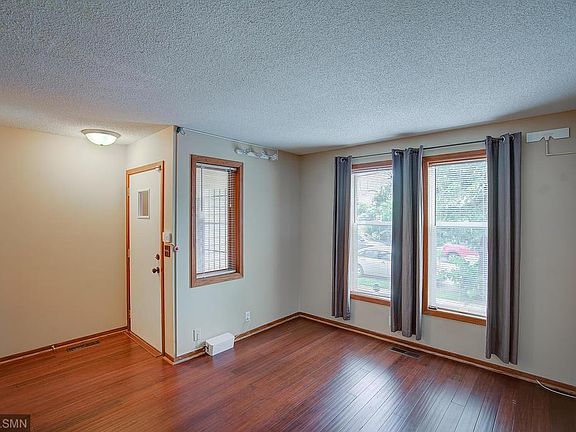 3rd image of 915 E 18th St #8