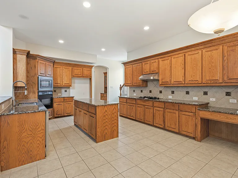 2127 Estes Park Dr — Photo 7
