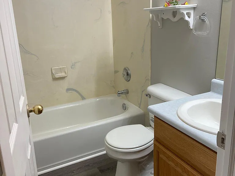 884 S 820 E — Photo 27