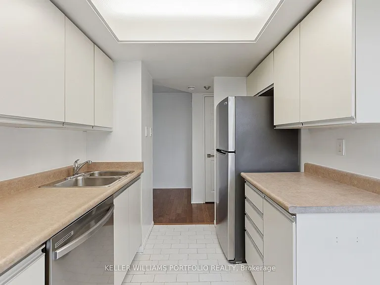 701 King St W #107 — Photo 16