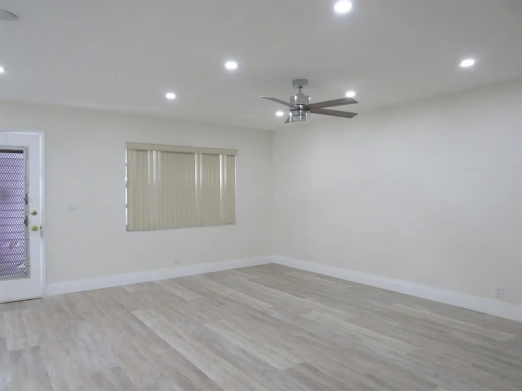 2 bed, 2.0 bath, 902 sqft, $2,200 — Photo 4