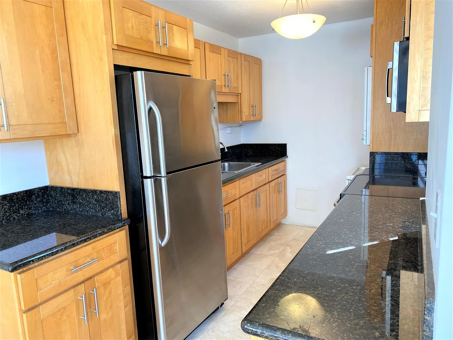 1 bed, 585 sqft, $2,400 — Photo 2