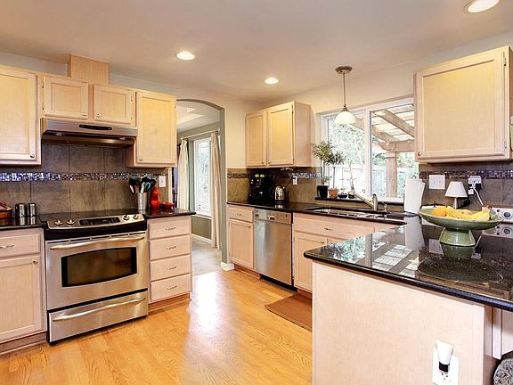 3rd image of 9309 138th Ct NE