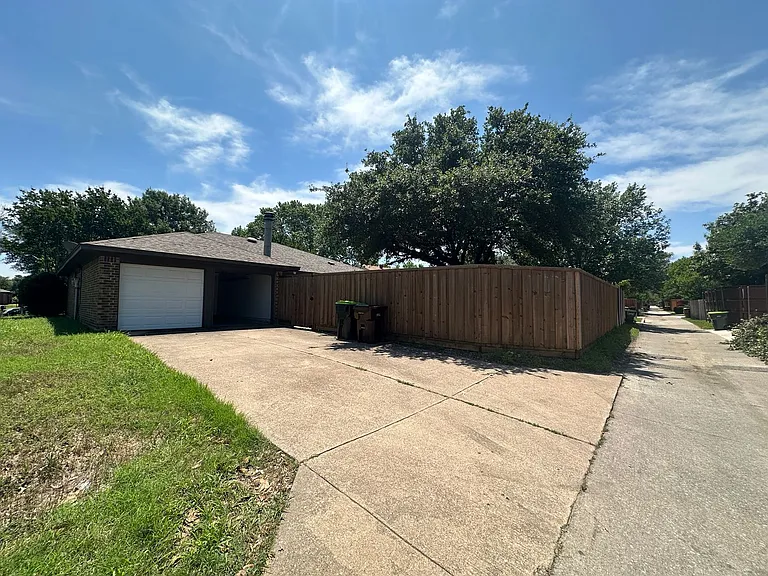 4045 Cavalry Dr — Photo 40
