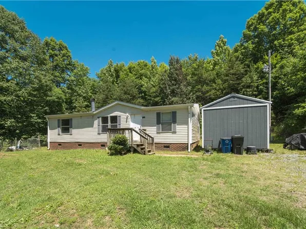 4355 Rolling Hill Dr, Tobaccoville, NC 27050