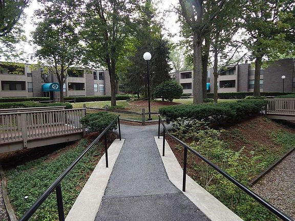 5th image of 58 Shrewsbury Green Dr Unit F