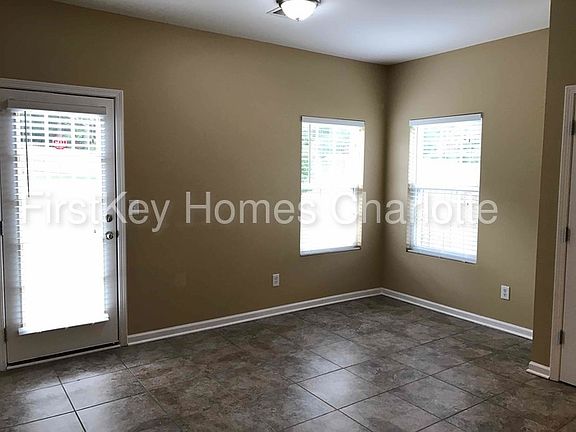 4th image of 2128 Lauren Woods Dr