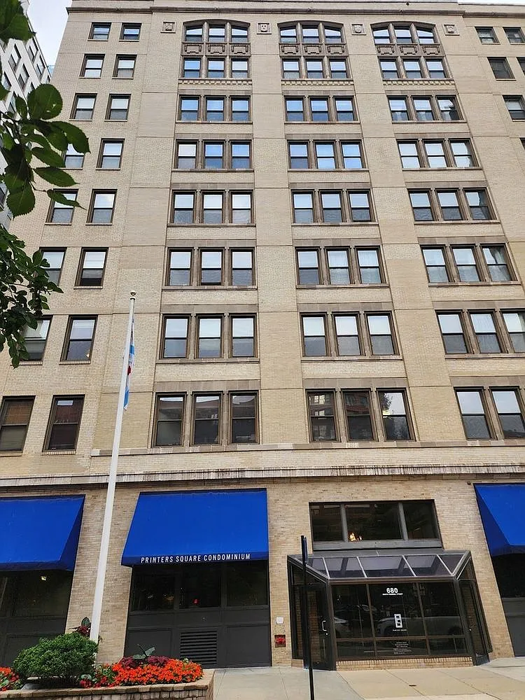 Studio, 594 sqft, $2,200 — Photo 2