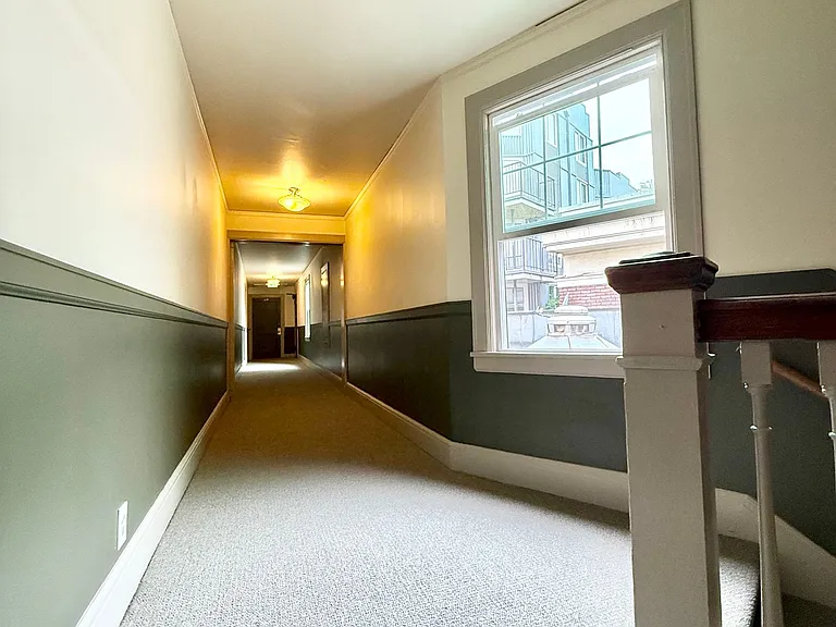 1522 E Olive Way — Photo 8
