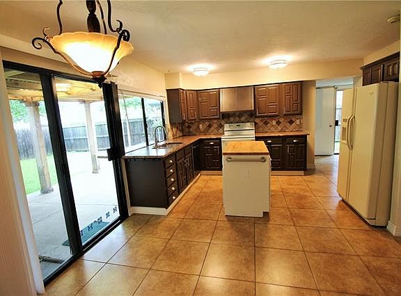4th image of 5009 Stanley Dr