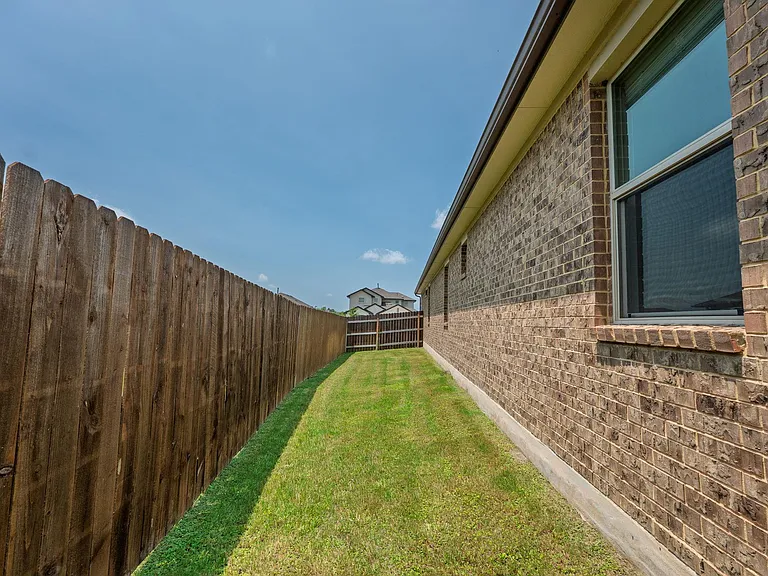 17813 Bassano Ave — Photo 30