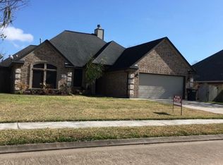 215 Lexington Ave, Clute, TX 77531