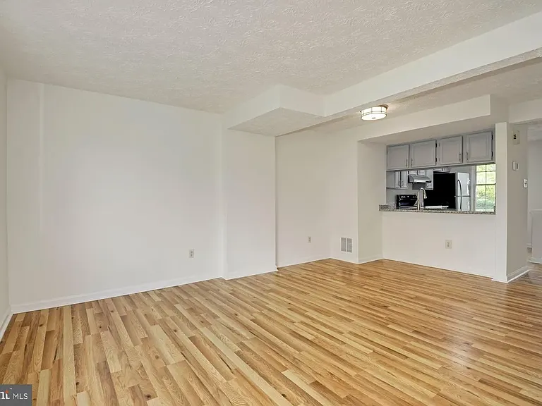 2853 Middleboro Dr — Photo 8