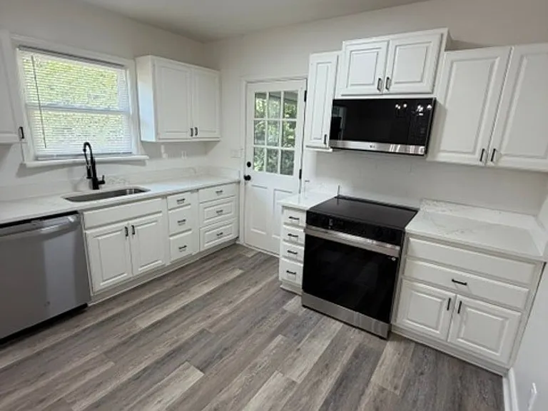 905 Riverside Dr — Photo 8