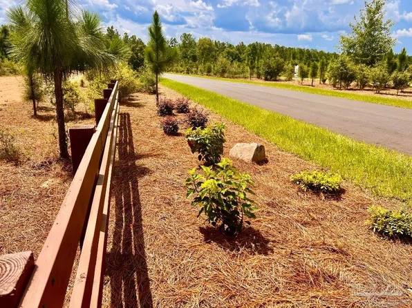 71 Naturewalk Dr N, Milton, FL 32571