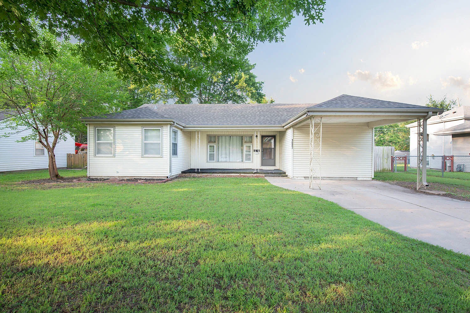 3 bed, 1247 sqft, $1,200 — Photo 1