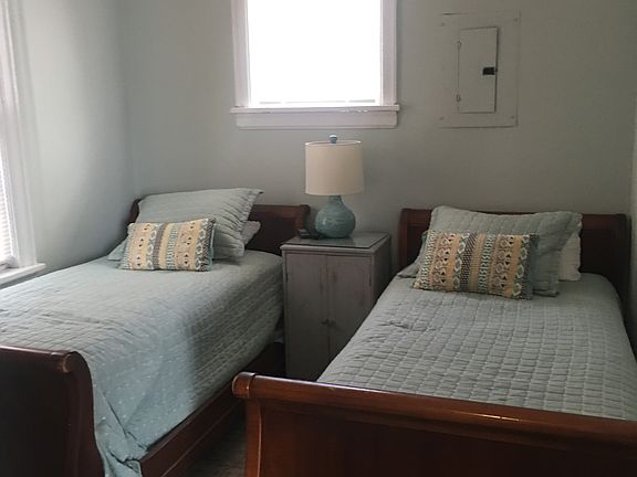 5th image of 872 Delancey Pl APT 2