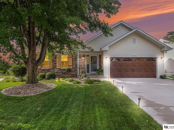 15703 T St, Omaha, NE 68135