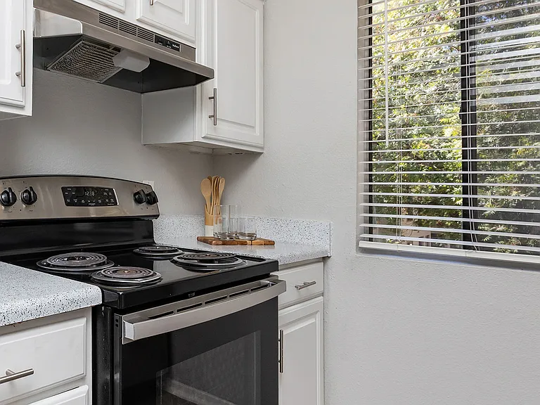 Waverly Park Apartments — Photo 23