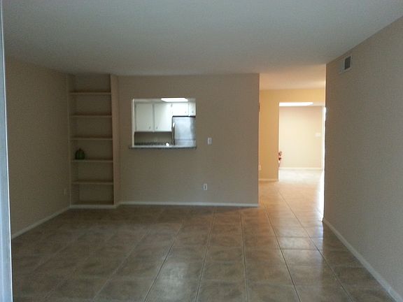 4th image of 511 W Oxford Dr
