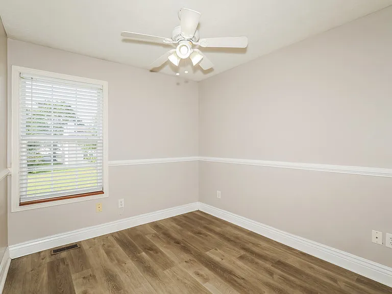 10207 Carmine Dr — Photo 13