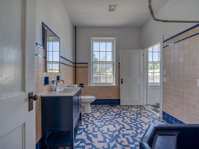8 John St #1B — Photo 11