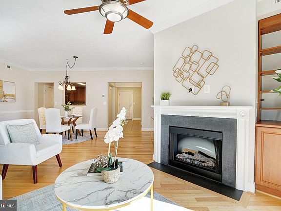 4th image of 502 W Broad St APT 210