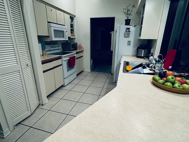 5715 Golden Gate Pkwy — Photo 5