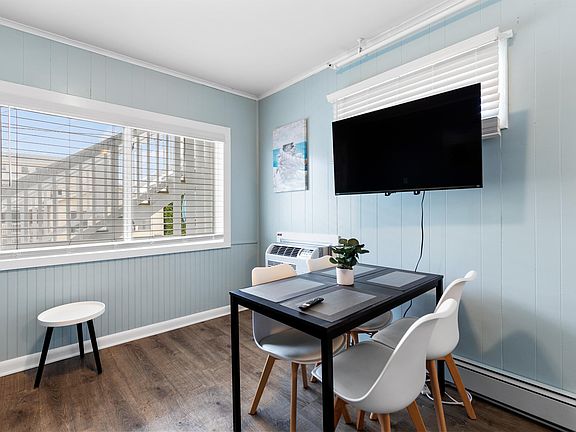 5th image of 44 E Grand Ave #462