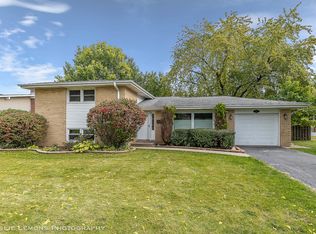 921 S School St, Mount Prospect, IL 60056