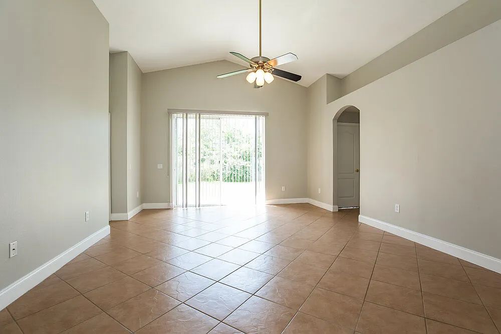 4 bed, 3.0 bath, 1797 sqft, $2,415 — Photo 4