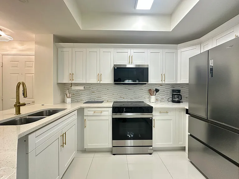 630 Sapodilla Ave #110 — Photo 21