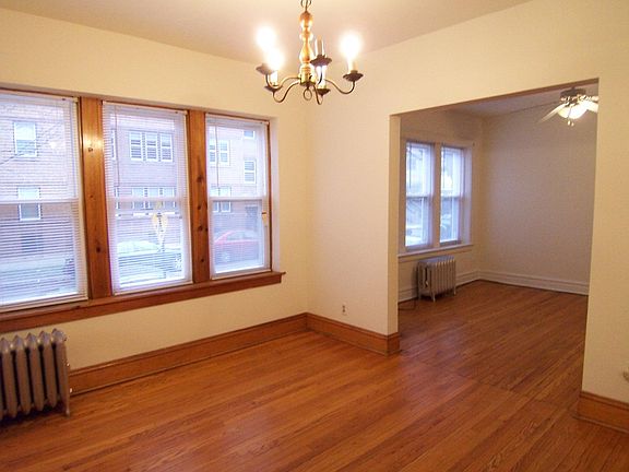 3rd image of 4501 N Oakley Ave #1