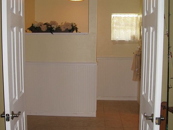 MASTER BATH ENTRY