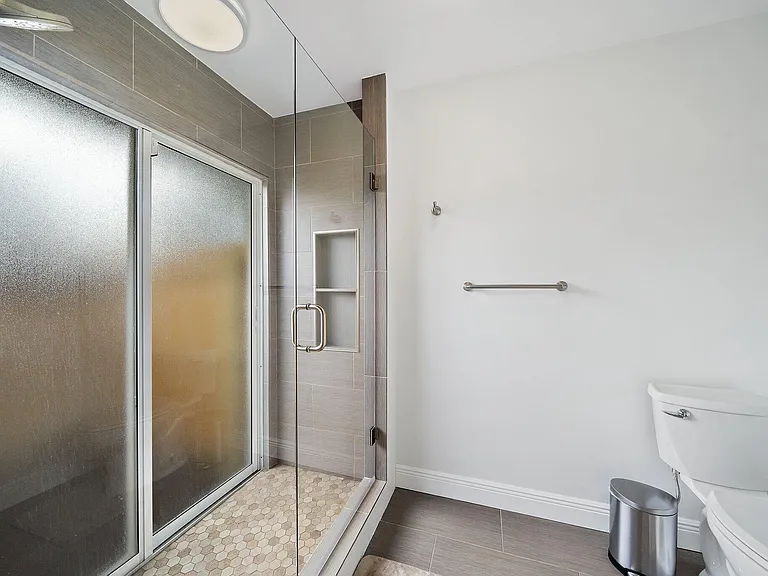 1342 Essex Dr — Photo 18