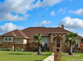712 34th St, Hondo, TX 78861