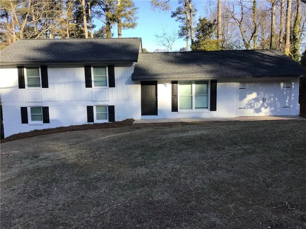 6267 Hayes Dr, Norcross, GA 30093