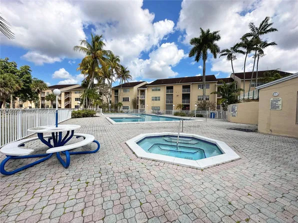 15340 SW 106th Ter APT 819, Miami, FL 33196