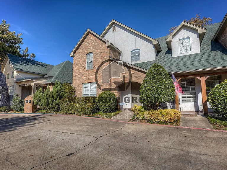 5855 Pecan Chase — Photo 3