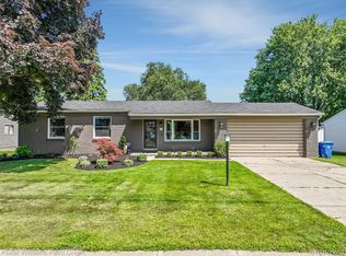 5842 Pleasant Dr, Waterford, MI 48329