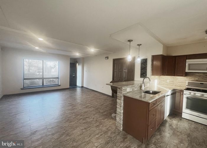 1st image of 213 James Ct
