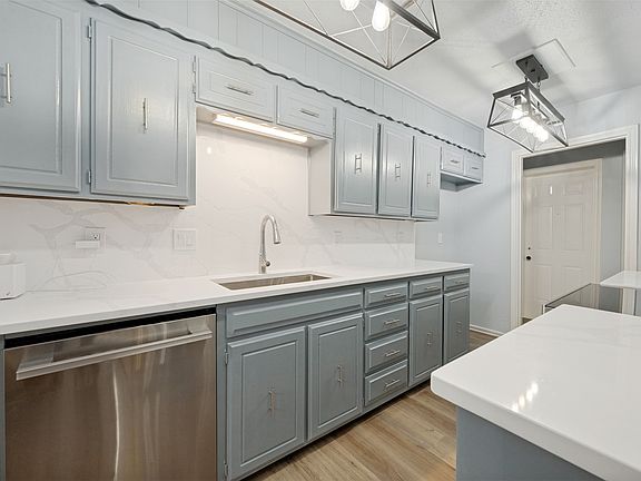 4th image of 2229 Seville Ct