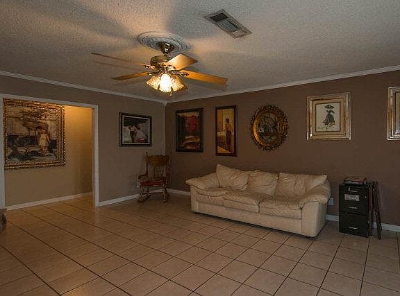 4th image of 419 N 37th St