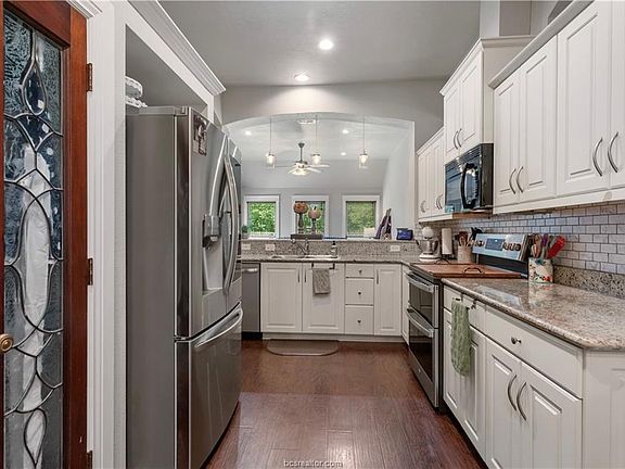 4th image of 3729 Mariposa Ct