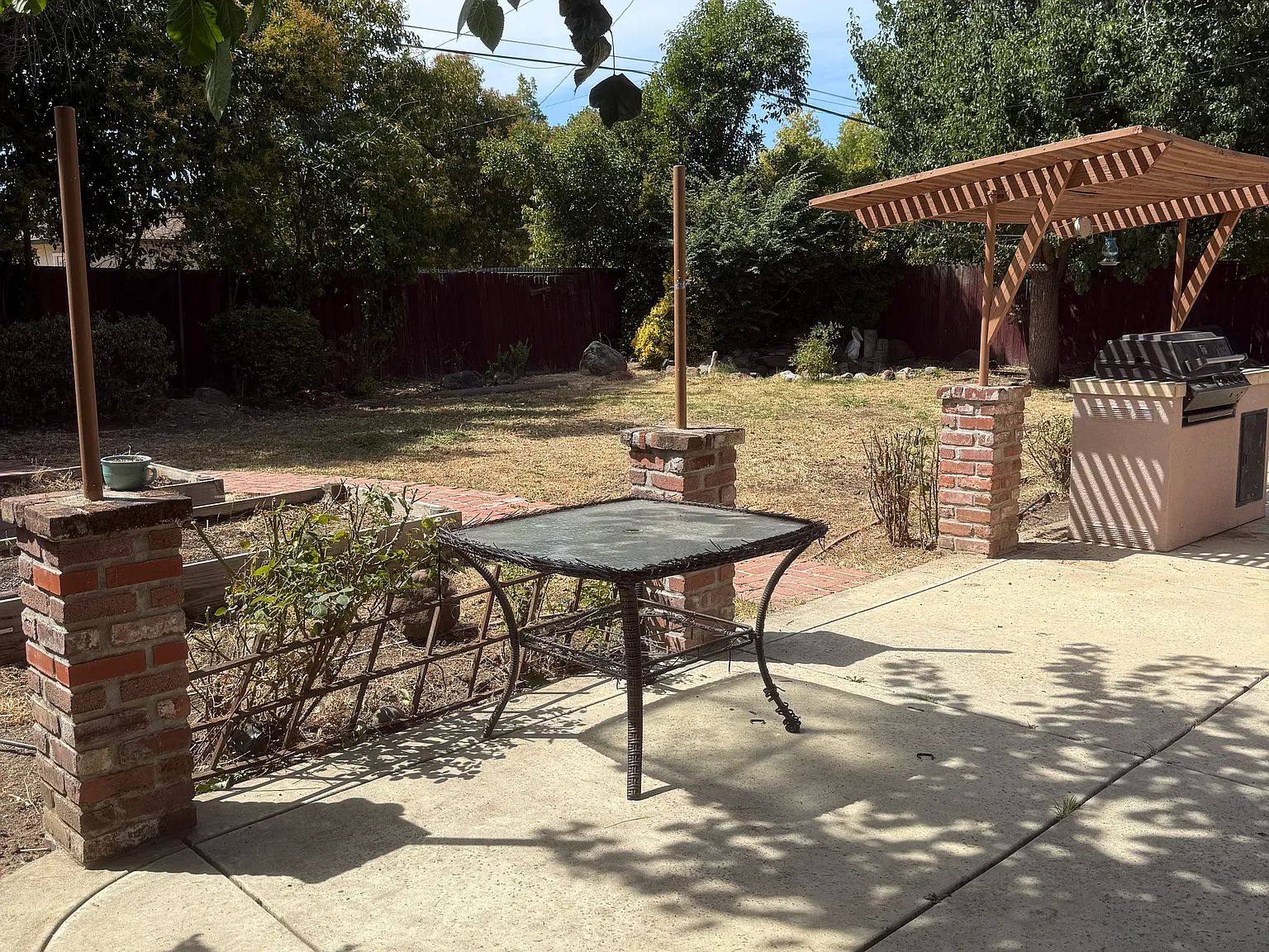 3 bed, 1012 sqft, $2,400 — Photo 2