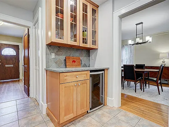 4 bed, 2300 sqft, $6,000 — Photo 3