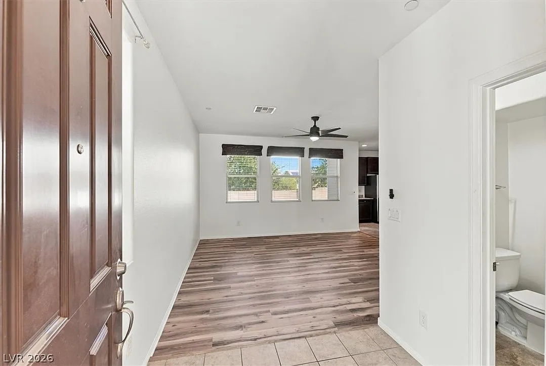 3 bed, 2.5 bath, 1447 sqft, $1,850 — Photo 2