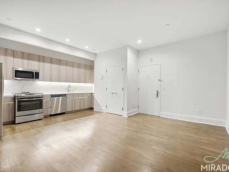 15 Park Row #24G — Photo 2