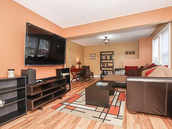 3rd image of 190 Traymore Blvd