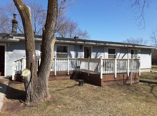 N6771 Queens Rd, Elkhorn, WI 53121